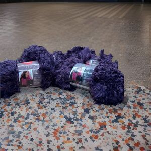Red Heart Fur Yarn LW4959 4 SKein 3.5oz 11 Yrds Eggplant 7 Jumbo Soft Feel Knit